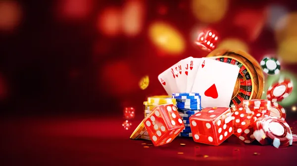 Cassino Móvel 45QBET — Jogue a qualquer hora e em qualquer lugar Um jogador usando seu smartphone durante um evento festivo local, representando o cassino totalmente compatível com dispositivos móveis do 45QBET.